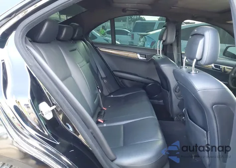 2009 Mercedes-Benz C 350 Sport z USA, uszkodzony, nr VIN WDDGF56X59F200323